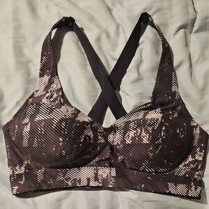 Under Armour Cross-Back Sports Bra in Black and Cream